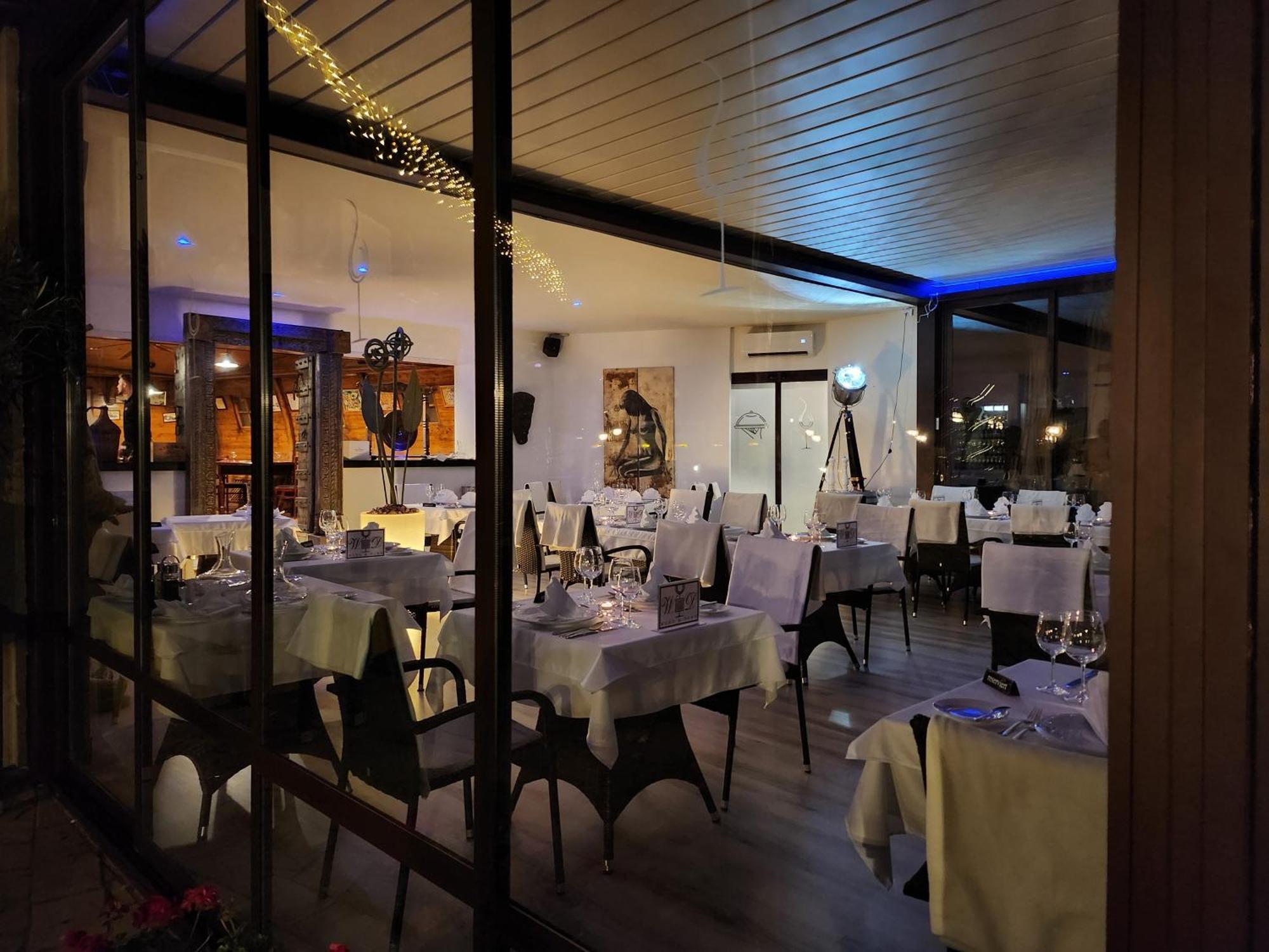 Hotel Icon Gyor Bagian luar foto