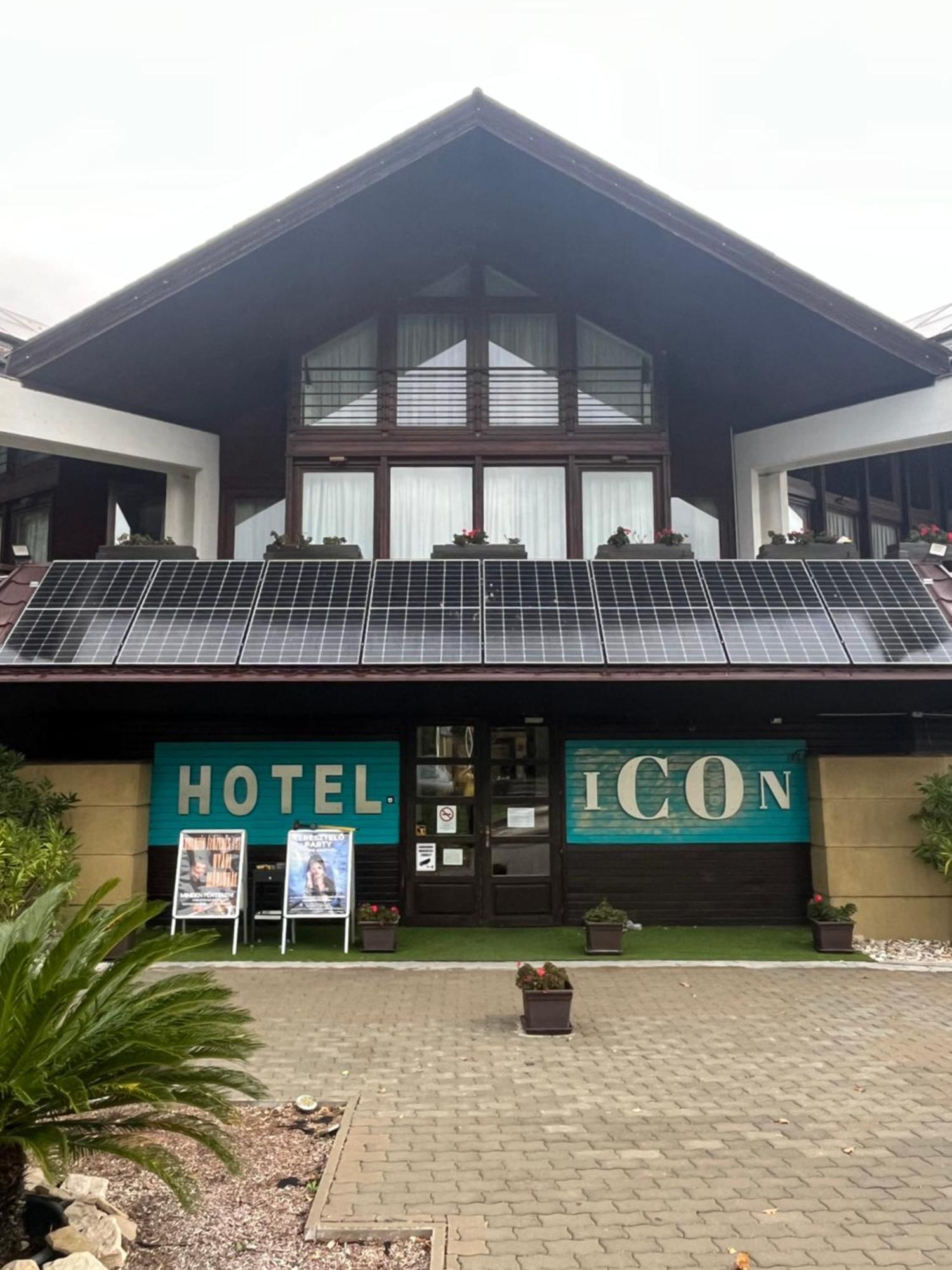 Hotel Icon Gyor Bagian luar foto